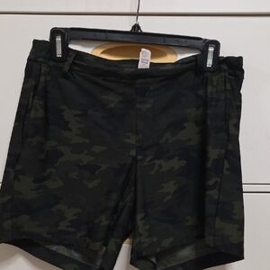 SPANX Womens Dark Camouflage Athletic Shorts Medium Size.